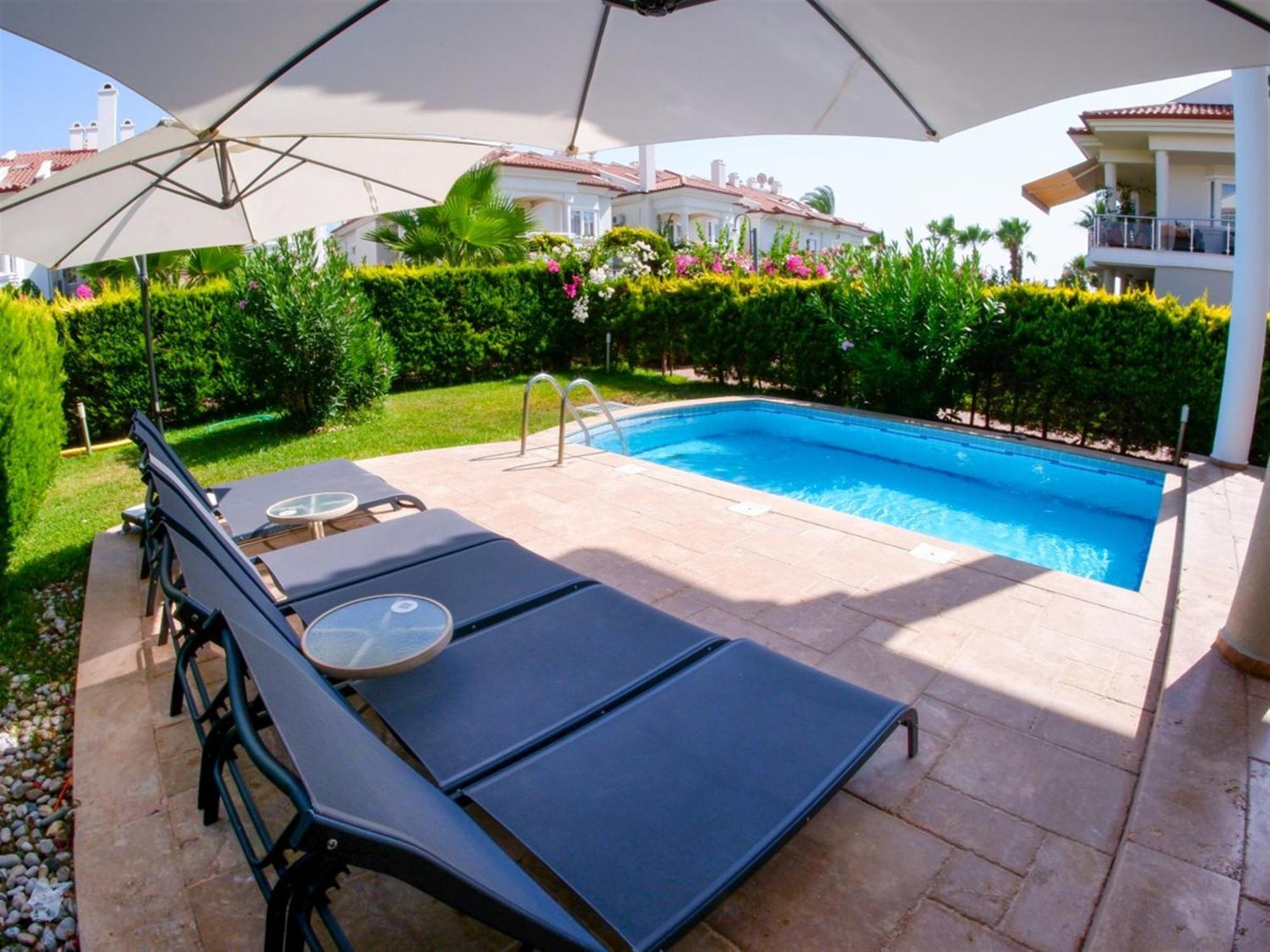 Sunset Club Lebrentals דירה